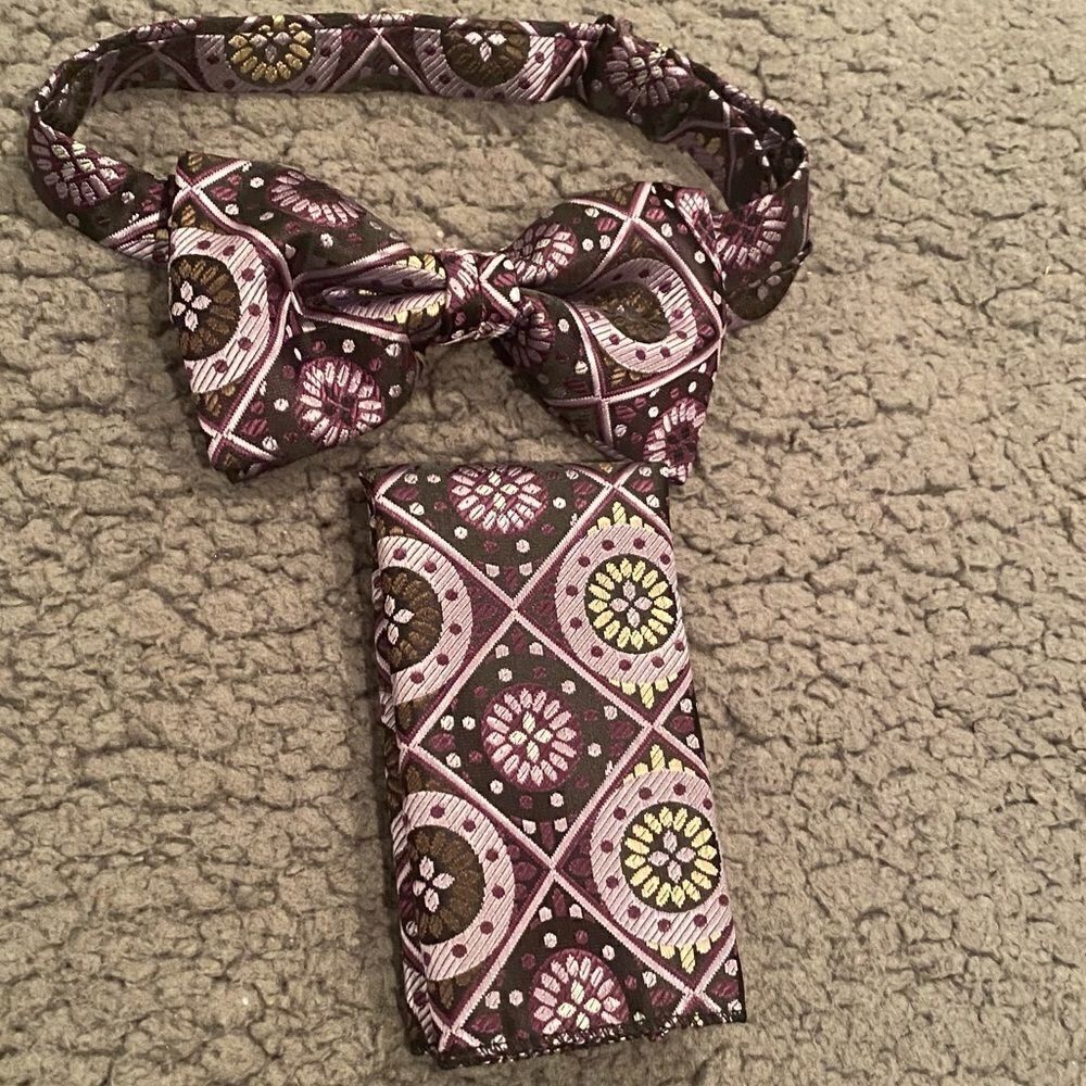 Bow Tie With Matching Pocket Square - Picture 2 of 5